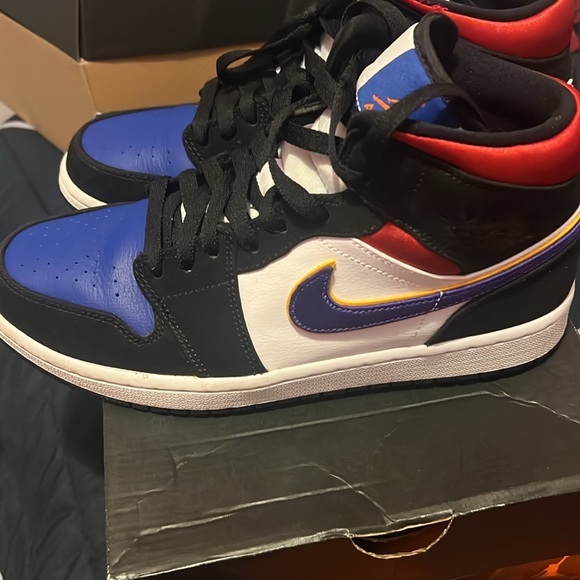 Jordan one Mid size 8.5 men (not in shoe box sold from) - Picture 3 of 6